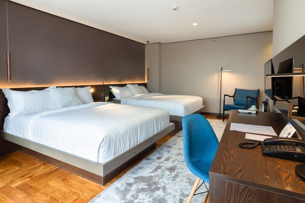 Ramada Encore By Wyndham Makati Makati City Bagian luar foto