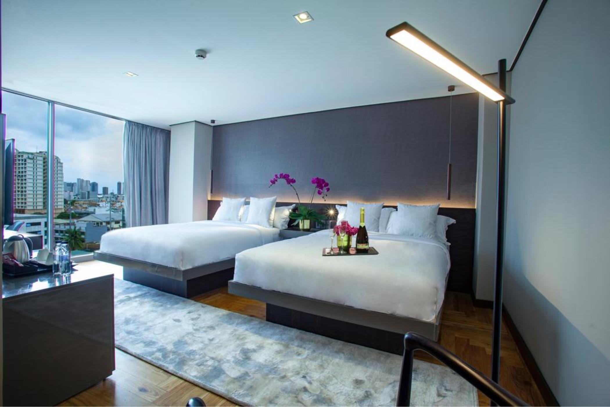 Ramada Encore By Wyndham Makati Makati City Bagian luar foto