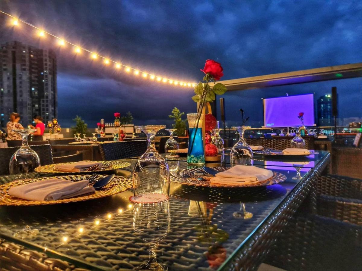 Ramada Encore By Wyndham Makati Makati City Bagian luar foto
