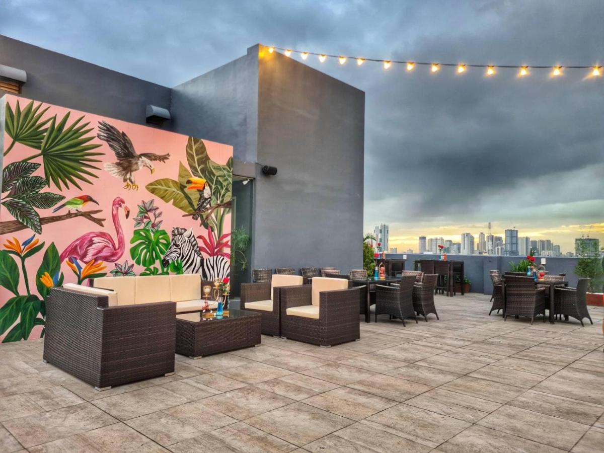 Ramada Encore By Wyndham Makati Makati City Bagian luar foto
