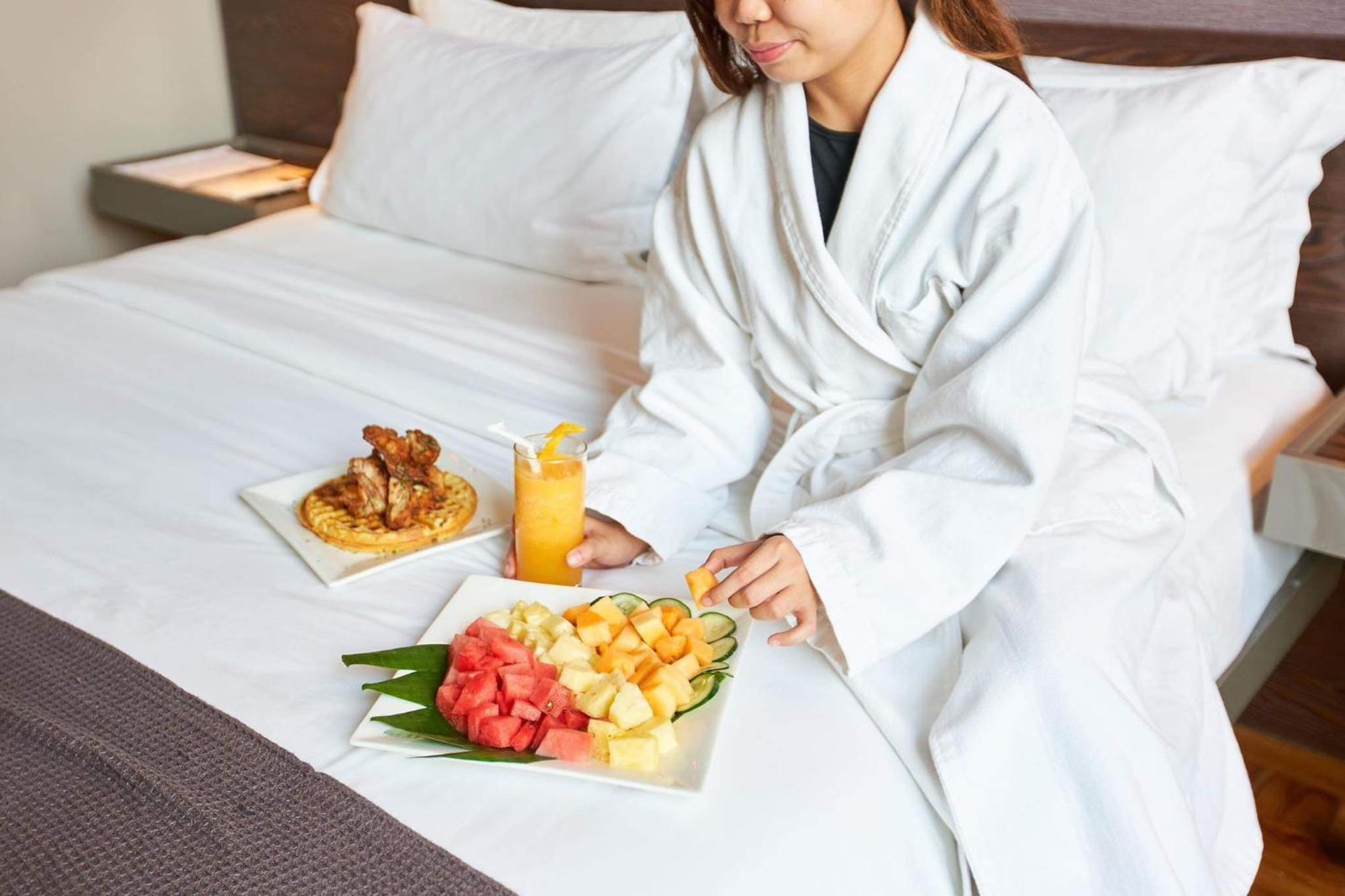 Ramada Encore By Wyndham Makati Makati City Bagian luar foto