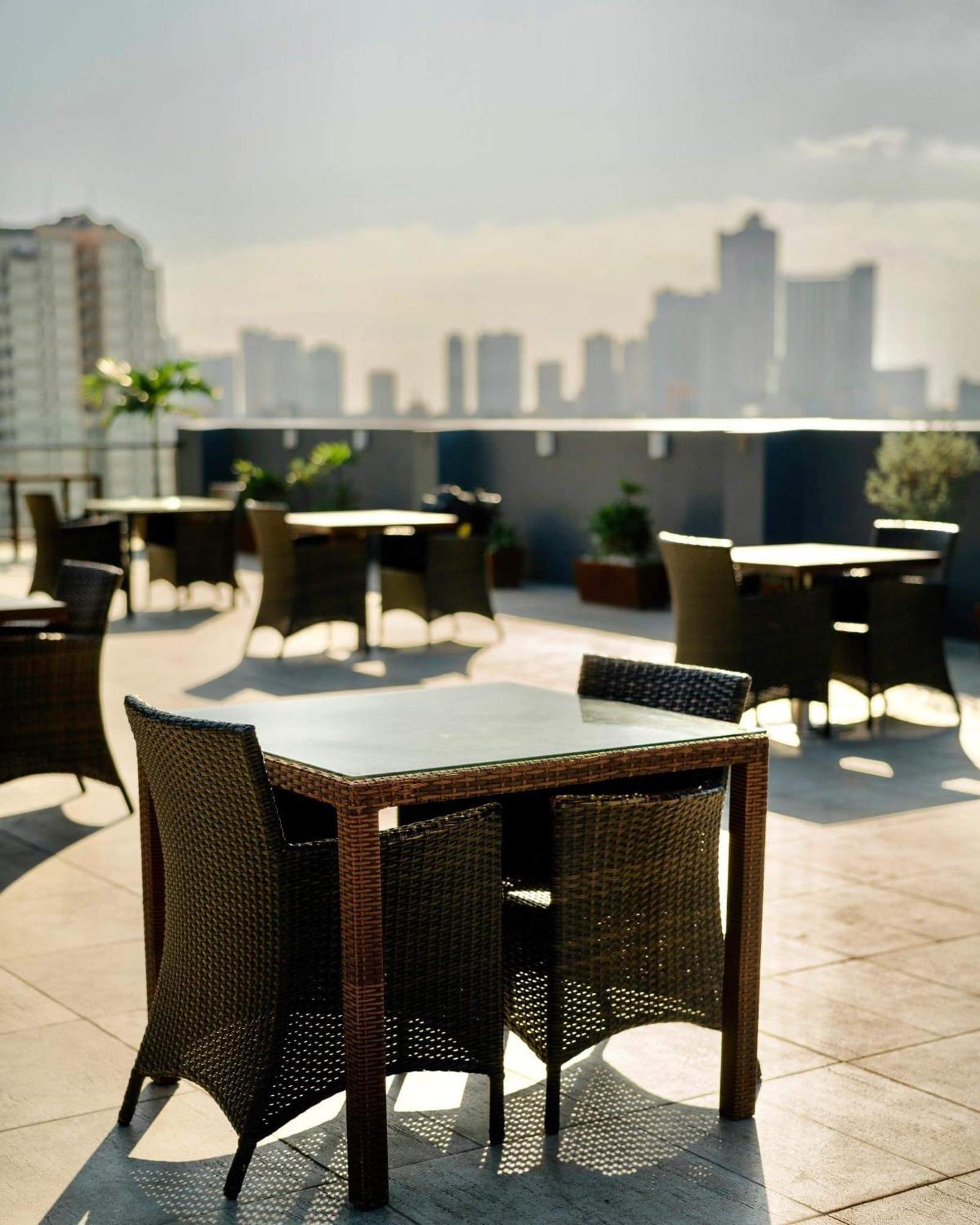 Ramada Encore By Wyndham Makati Makati City Bagian luar foto