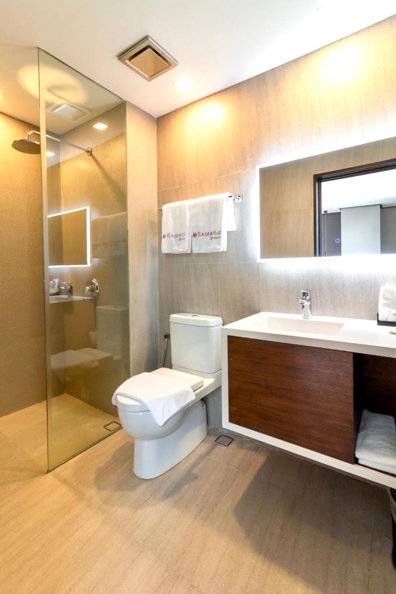 Ramada Encore By Wyndham Makati Makati City Bagian luar foto