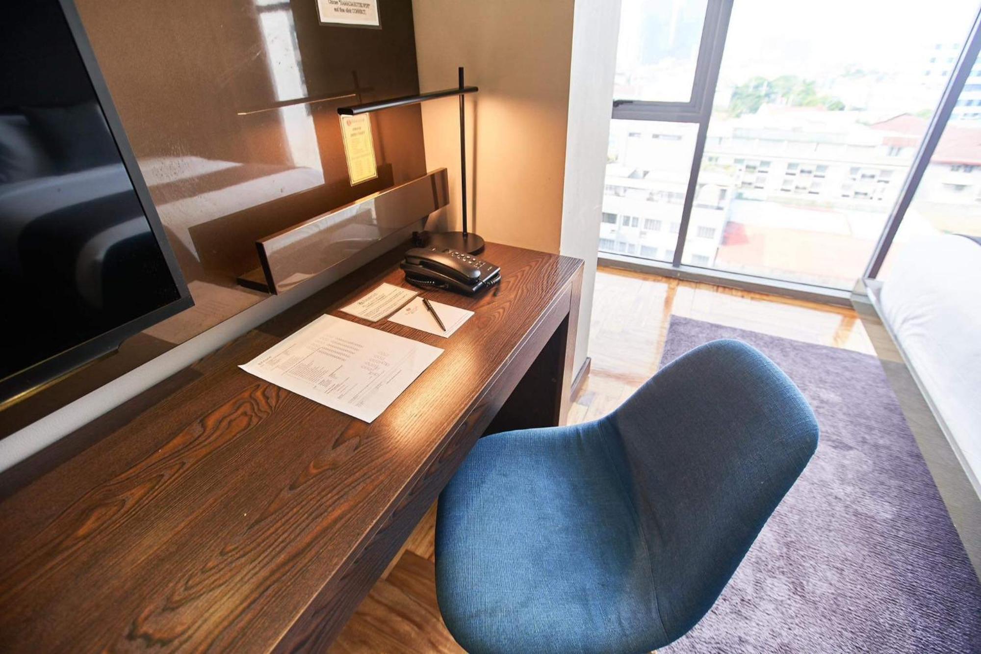 Ramada Encore By Wyndham Makati Makati City Bagian luar foto