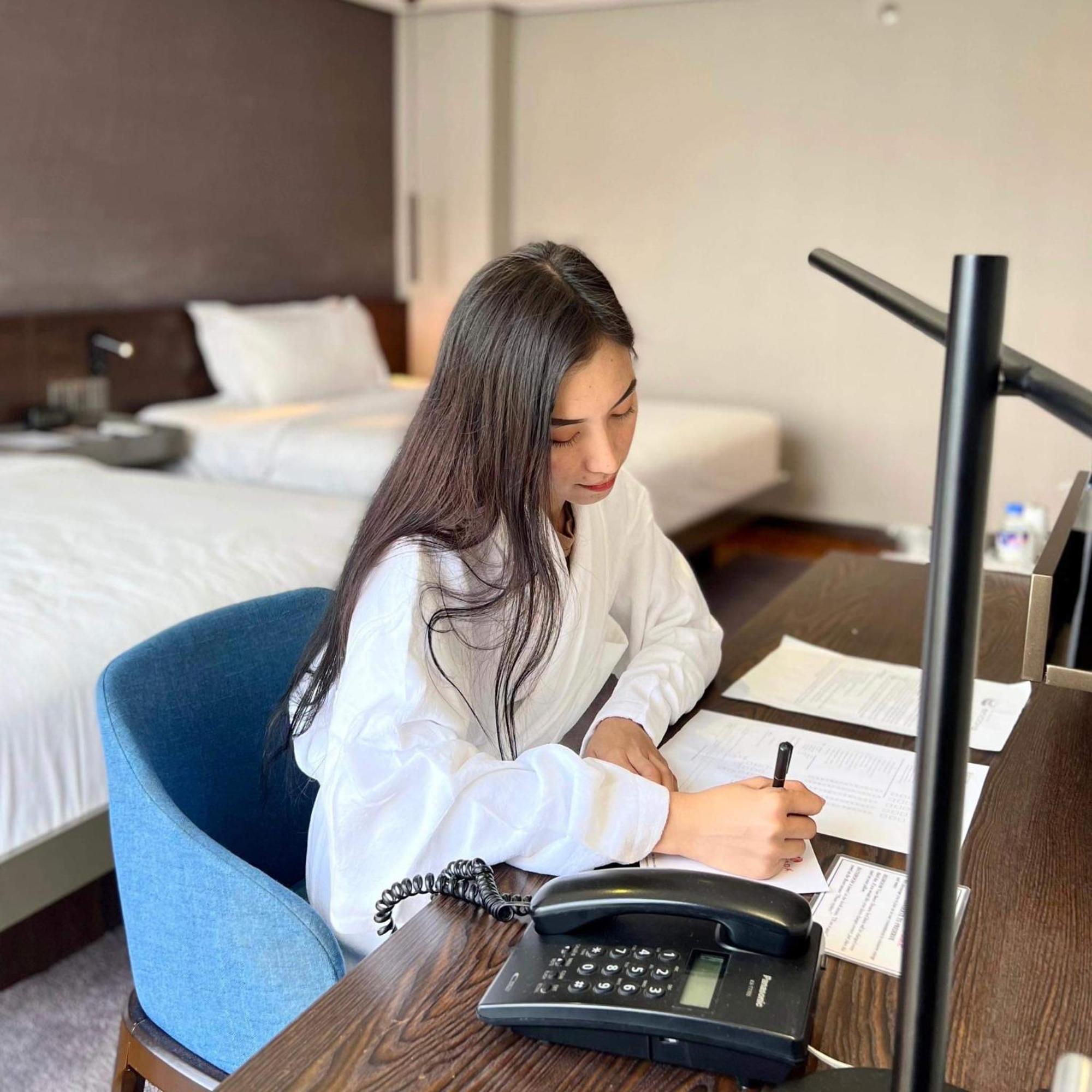 Ramada Encore By Wyndham Makati Makati City Bagian luar foto