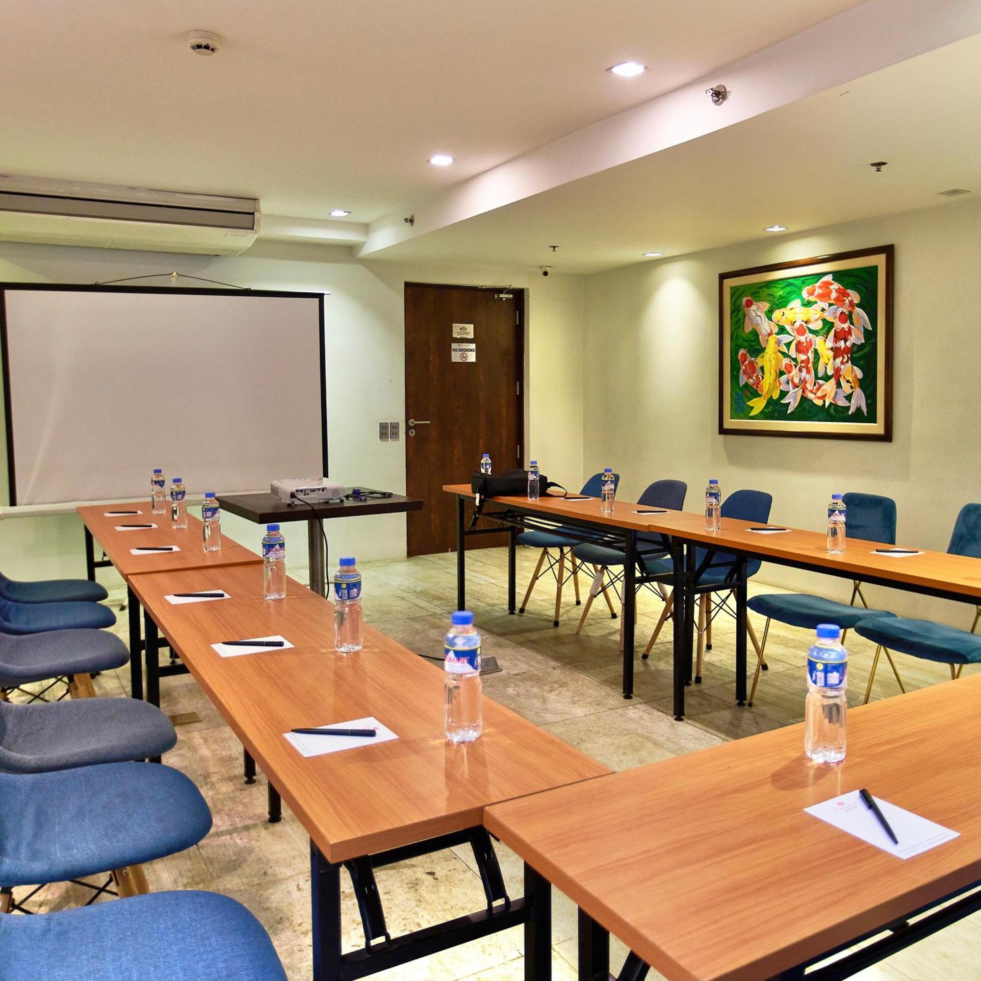 Ramada Encore By Wyndham Makati Makati City Bagian luar foto