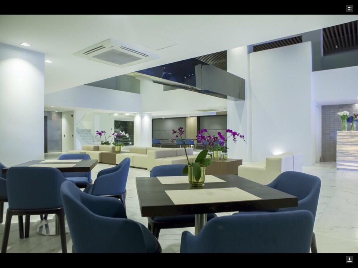 Ramada Encore By Wyndham Makati Makati City Bagian luar foto