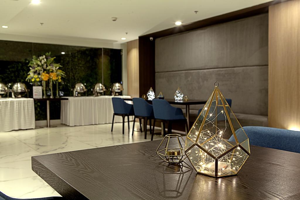 Ramada Encore By Wyndham Makati Makati City Bagian luar foto