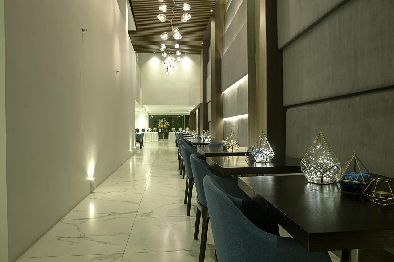 Ramada Encore By Wyndham Makati Makati City Bagian luar foto