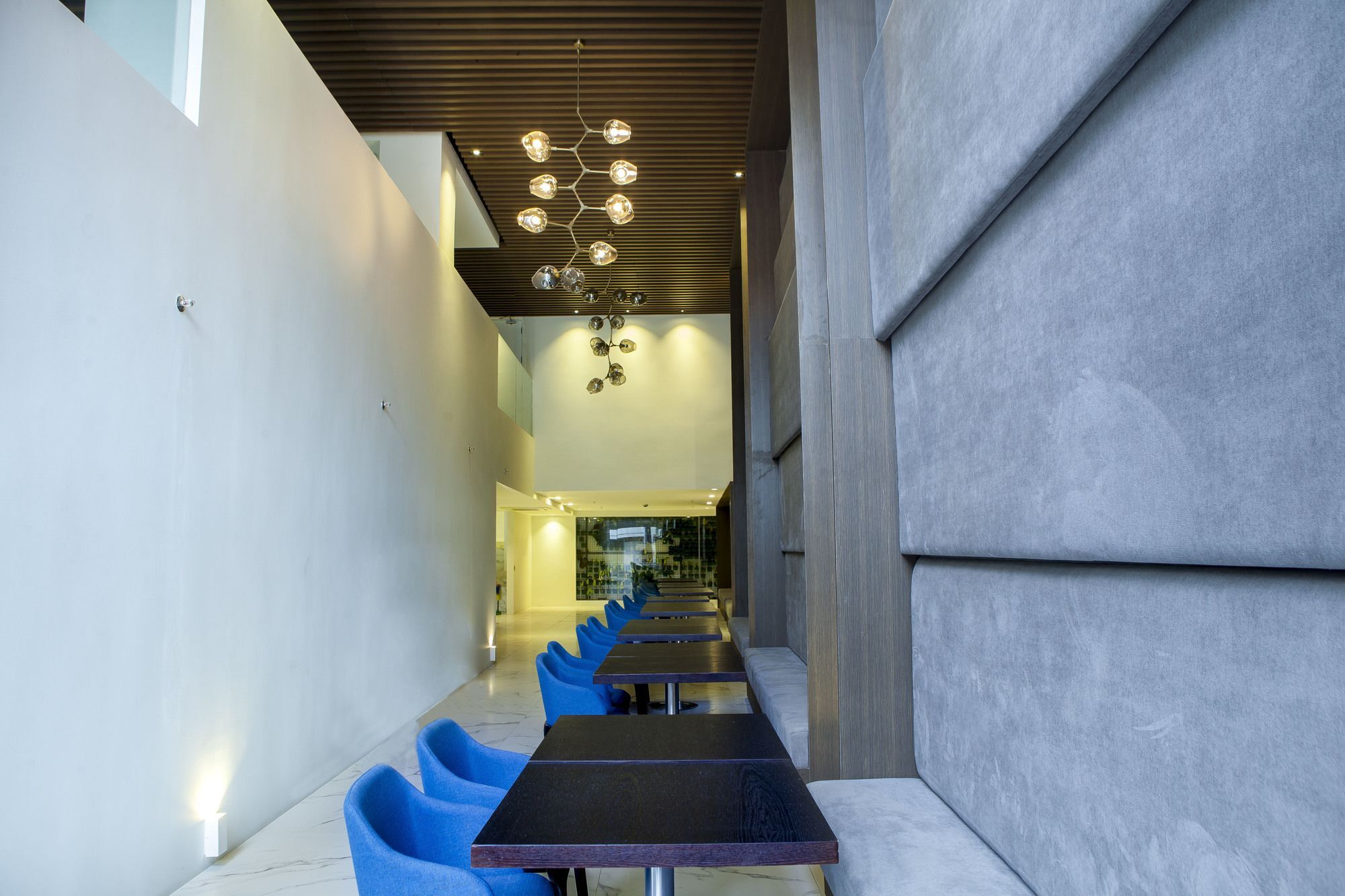 Ramada Encore By Wyndham Makati Makati City Bagian luar foto